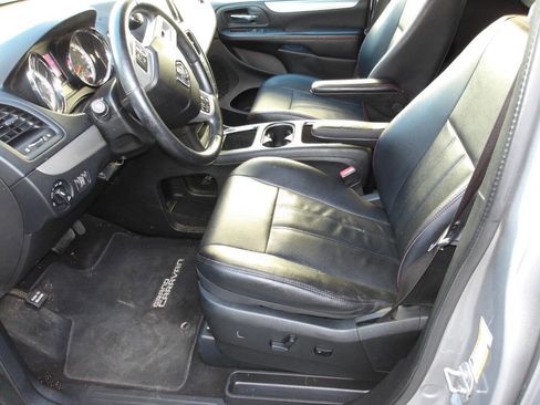 Used 2017 Dodge Grand Caravan GT FWD image 6
