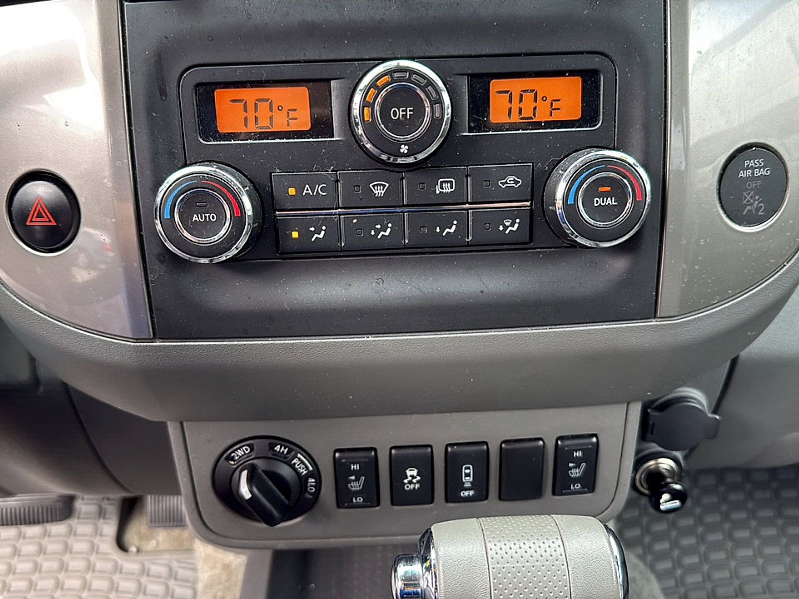 Used 2015 Nissan Frontier SL w/ Moonroof Package AWD/4WD image 14