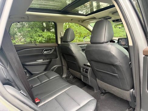 Used 2021 Nissan Rogue SV w/ Premium Package FWD image 5