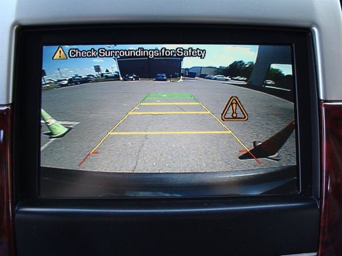 Used 2012 Cadillac Escalade ESV Luxury AWD/4WD image 22