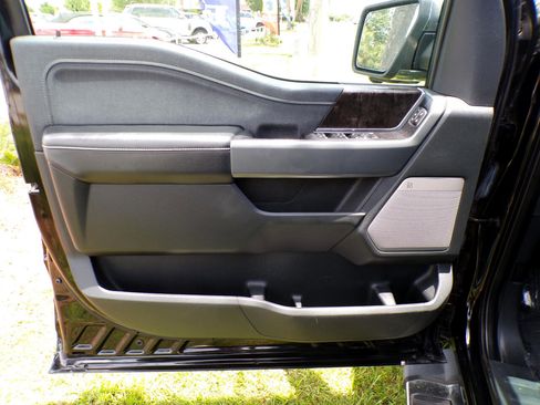 Used 2021 Ford F150 Lariat image 32