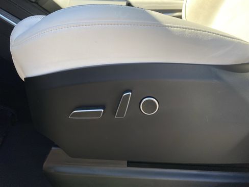 Used 2022 Tesla Model X Plaid image 21