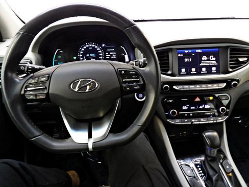 Used 2017 Hyundai Ioniq SEL image 17