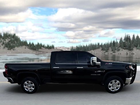 Used 2022 Chevrolet Silverado 3500 LTZ w/ Z71 Off-Road Package image 2