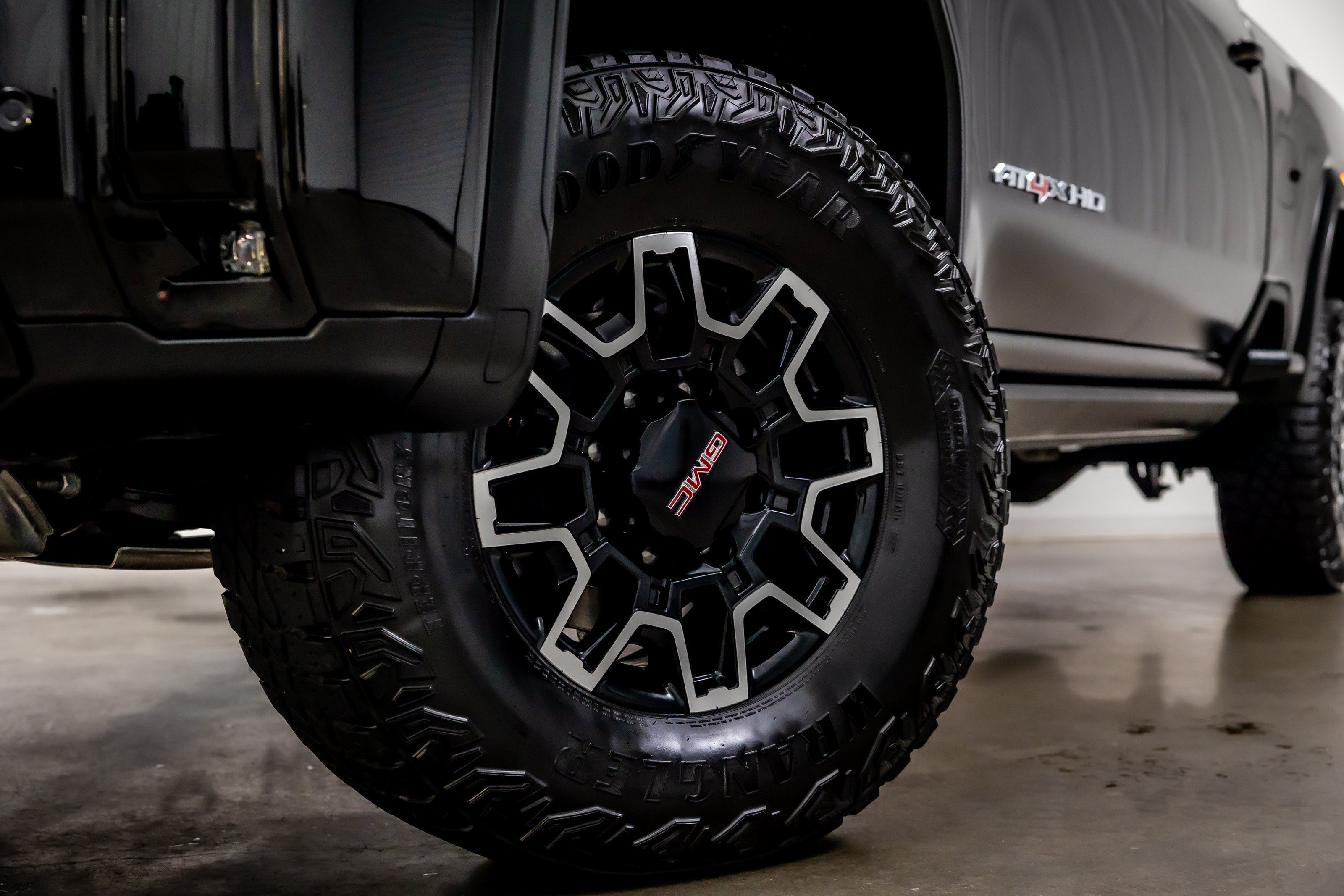 Used 2025 GMC Sierra 2500 AT4X AWD/4WD image 26