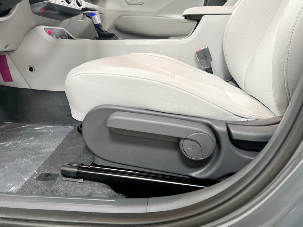 New 2027 Hyundai Kona SE FWD image 21
