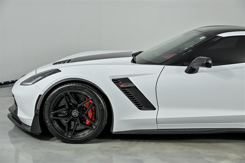 Used 2016 Chevrolet Corvette Z06 w/ 3LZ Preferred Equipment Group RWD image 6