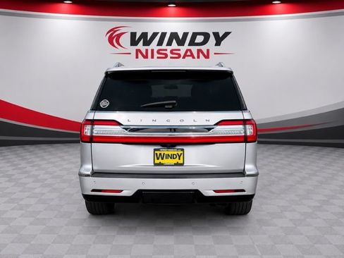 Used 2018 Lincoln Navigator L Select RWD image 6