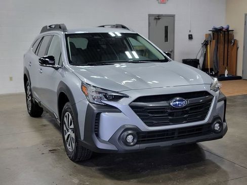Certified 2025 Subaru Outback Premium w/ Popular Package #1A AWD/4WD image 4