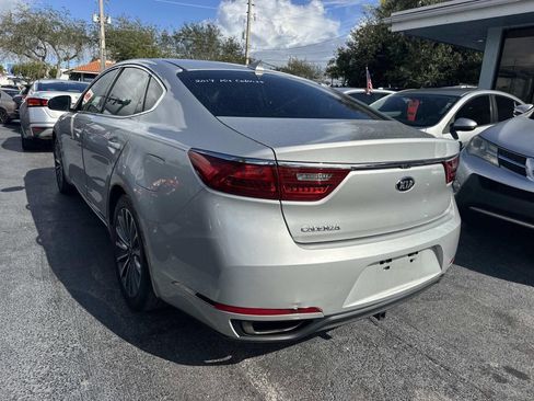 Used 2017 Kia Cadenza Premium image 5