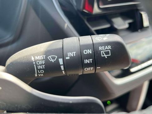 Used 2024 Toyota Corolla Cross AWD Hybrid w/ Moonroof Package image 14