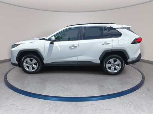 Used 2021 Toyota RAV4 XLE w/ Convenience Package FWD image 8