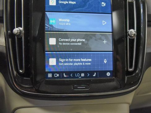 Used 2024 Volvo XC40 B5 Plus image 7