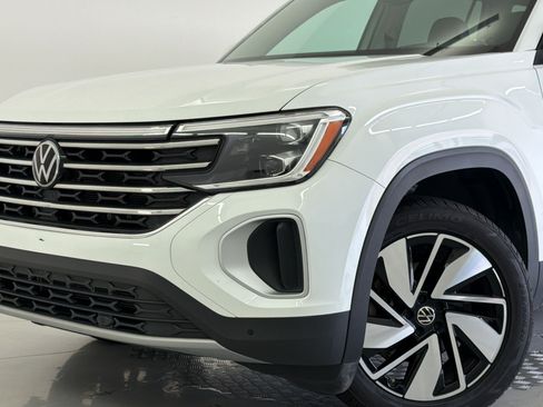 Used 2025 Volkswagen Atlas SE FWD image 11