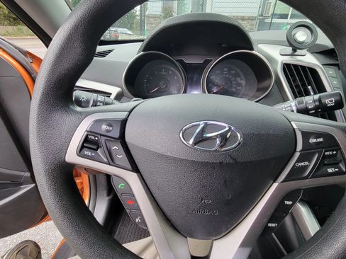 Used 2016 Hyundai Veloster image 7