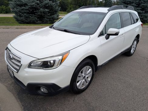 Used 2017 Subaru Outback 2.5i Premium AWD/4WD image 5