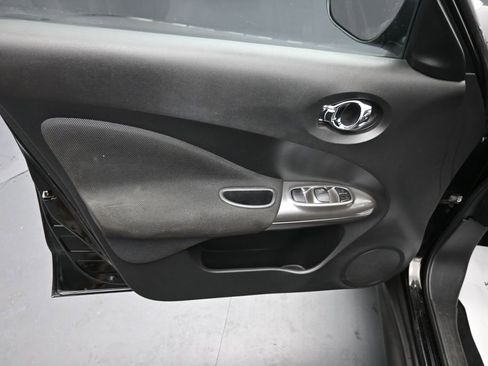 Used 2014 Nissan Juke S FWD image 18
