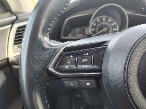 Used 2018 MAZDA MAZDA3 Touring FWD image 11