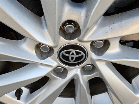 Used 2022 Toyota Camry LE image 7