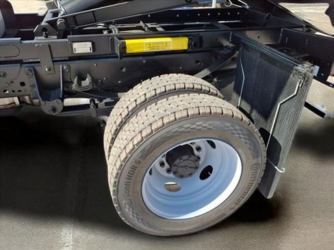 New 2025 Ford F550 4x4 Regular Cab Super Duty image 28