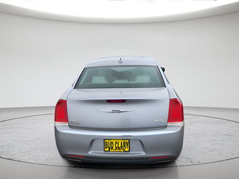 Used 2017 Chrysler 300 C AWD/4WD image 4