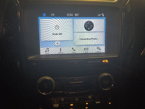 Used 2018 Ford Explorer XLT w/ Equipment Group 202A FWD image 25