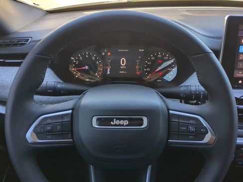 Used 2024 Jeep Compass Latitude image 30
