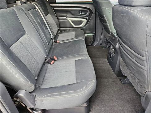 Used 2018 Nissan Titan SV w/ SV Convenience Package image 16
