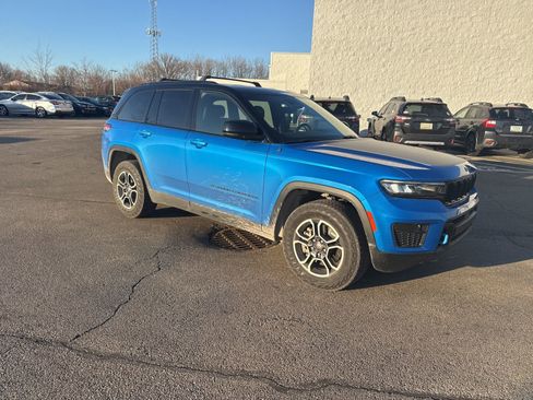 Used 2022 Jeep Grand Cherokee Trailhawk w/ Luxury Tech Group III image 8