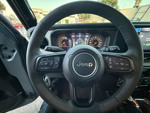 Used 2025 Jeep Wrangler Unlimited Sport AWD/4WD image 19