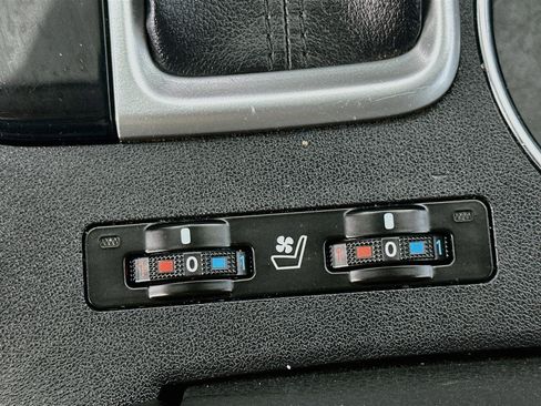 Used 2019 Toyota Highlander Limited FWD image 26