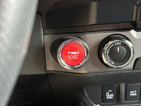 Used 2022 Toyota Tacoma TRD Off-Road w/ Technology Package image 18