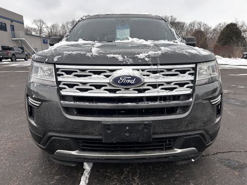 Used 2019 Ford Explorer XLT image 2