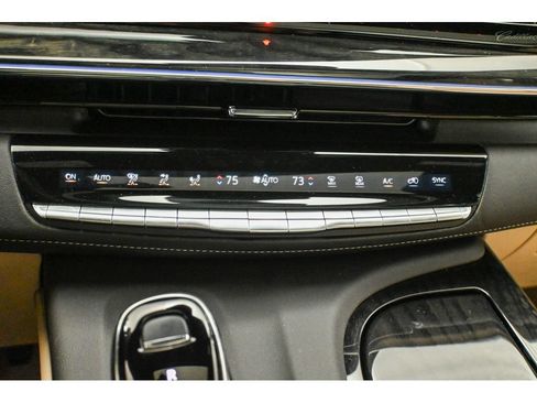Used 2024 Cadillac Escalade Premium Luxury AWD/4WD image 55