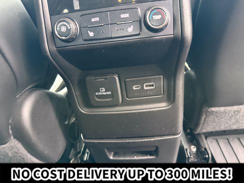 Used 2021 GMC Acadia Denali w/ Denali Technology Package AWD/4WD image 17
