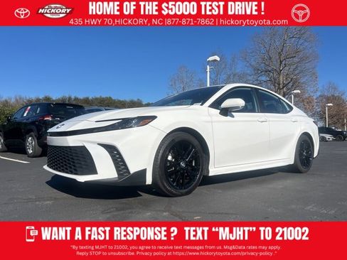 Used 2025 Toyota Camry SE image 1