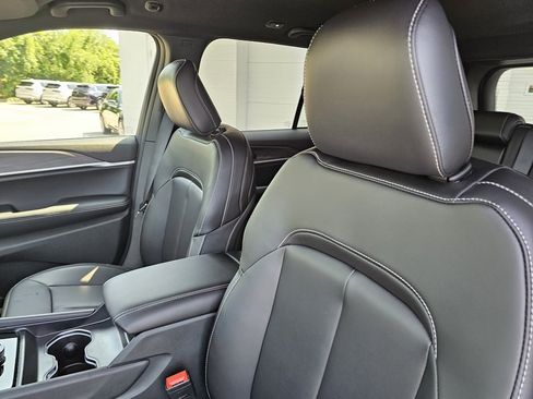 New 2025 Jeep Grand Cherokee Limited w/ Black Appearance Package image 30