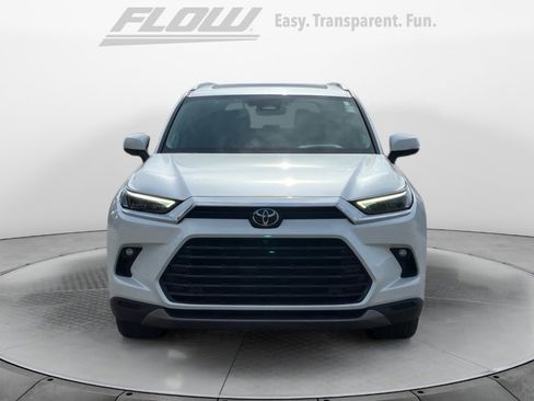 Used 2024 Toyota Grand Highlander Platinum image 3