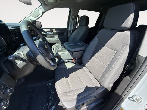 Used 2024 Chevrolet Silverado 1500 LT AWD/4WD image 10