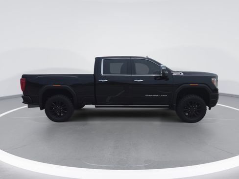 Used 2021 GMC Sierra 2500 Denali w/ Denali Black Diamond Edition AWD/4WD image 2