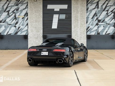 Used 2021 Audi R8 V10 w/ Premium Package RWD image 15