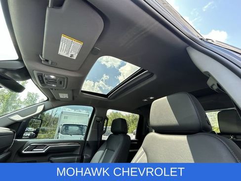 Used 2025 Chevrolet Silverado 2500 LTZ w/ LTZ Convenience Package AWD/4WD image 20