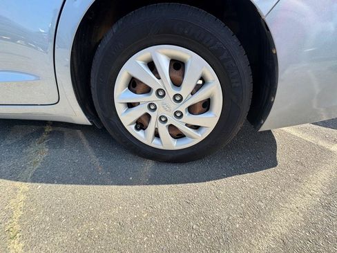 Used 2017 Hyundai Elantra Value Edition FWD image 18