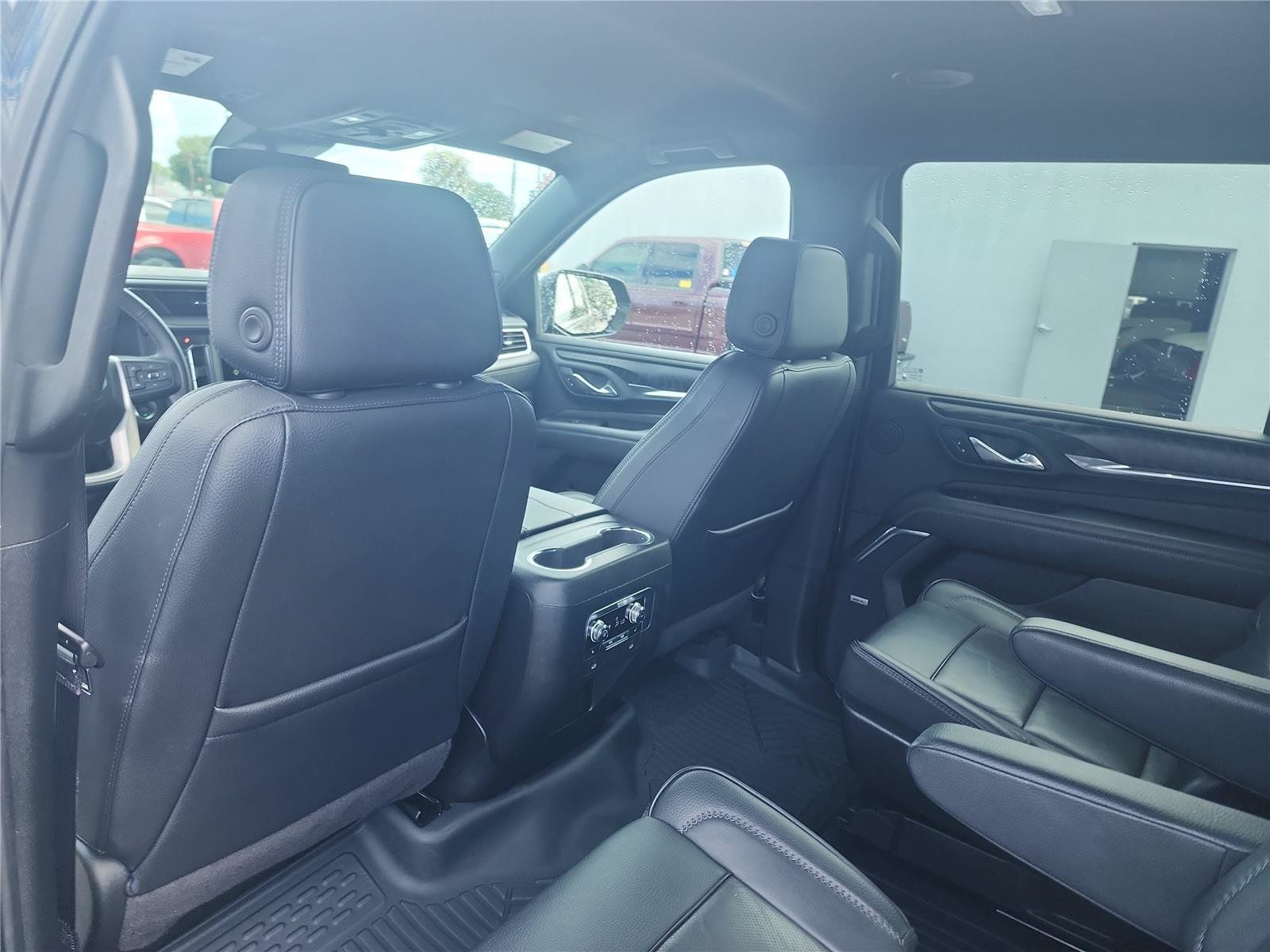 Used 2024 GMC Yukon XL Denali AWD/4WD image 23