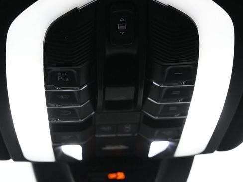 New 2026 Porsche Macan image 25