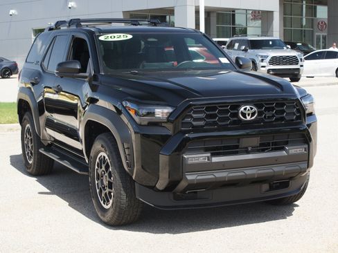 Used 2025 Toyota 4Runner TRD Off-Road Premium AWD/4WD image 23