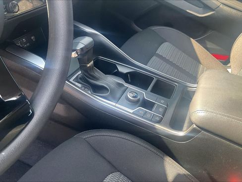 Certified 2025 Kia Sorento LX FWD image 14