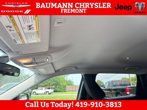 Used 2019 Jeep Cherokee Latitude w/ Popular Appearance Group FWD image 17
