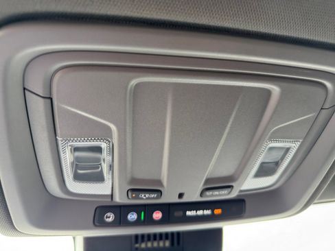 Used 2025 Chevrolet Silverado 1500 LT image 31