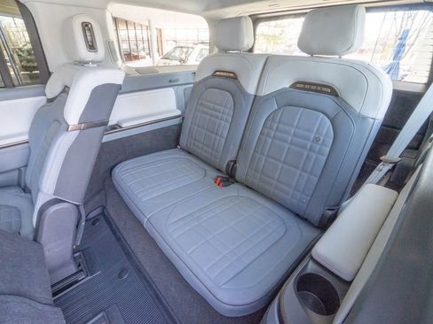 Used 2025 Rivian R1S Premium image 20